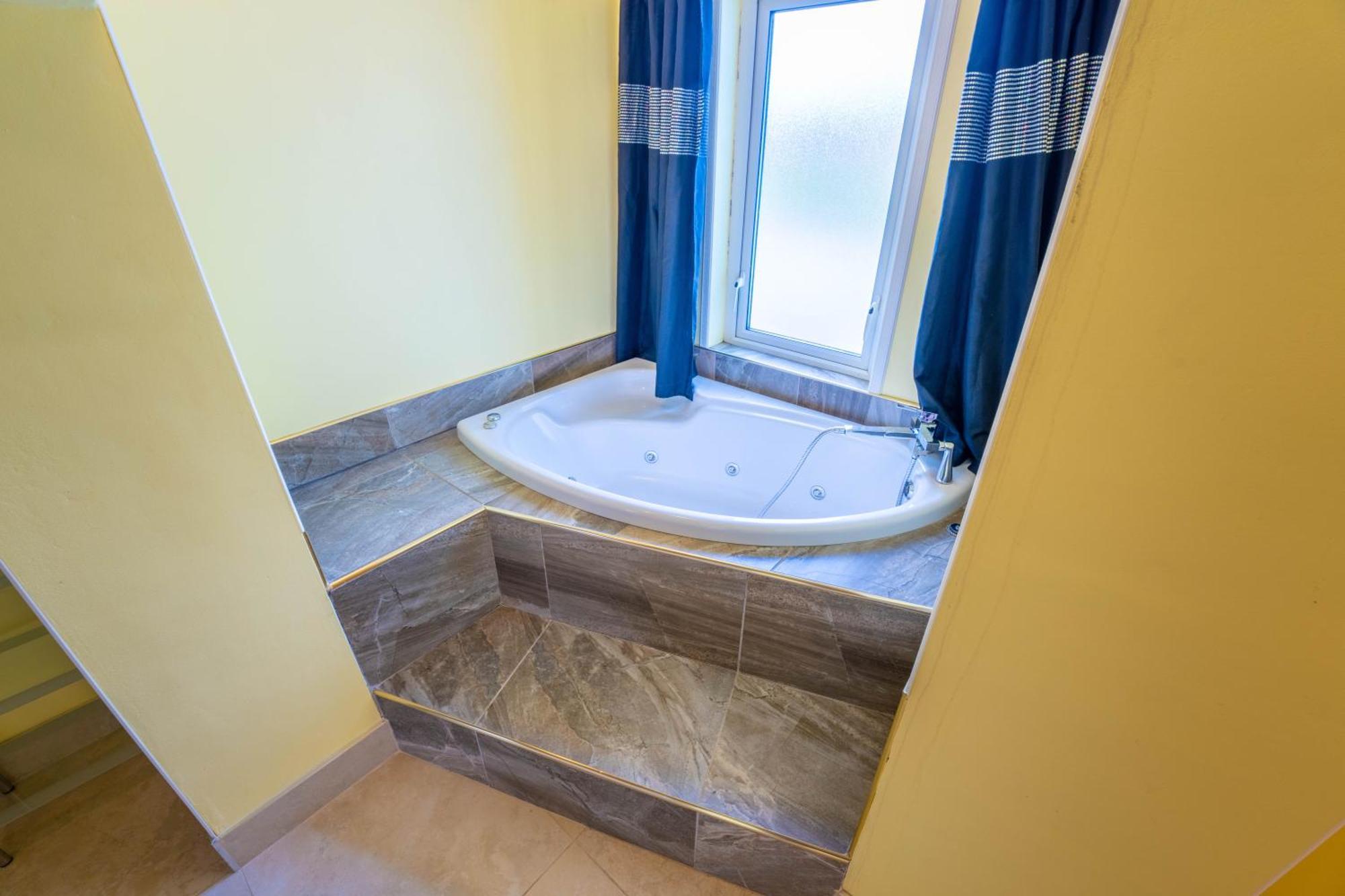 Ferndale Luxury Boutique Bed & Breakfast Keel エクステリア 写真